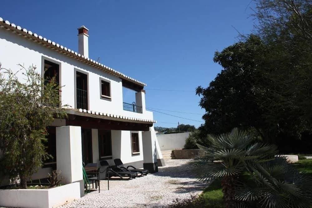 Foto 12 von 19: Cozy 1-Bedroom Apartment with Terrace and Pool in Bensafrim
