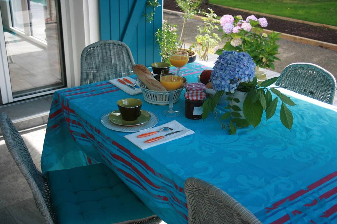 Foto 13 von 13: Gästezimmer 'Txori Etxea - Chambre Orange' mit Pool, Terrasse, Frühstück