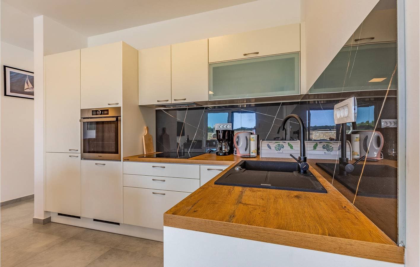 Foto 7 von 40: Charmante 130 m² große Wohnung mit Pool, Terrasse und WLAN in der Nähe des Stadtzentrums von Sisan
