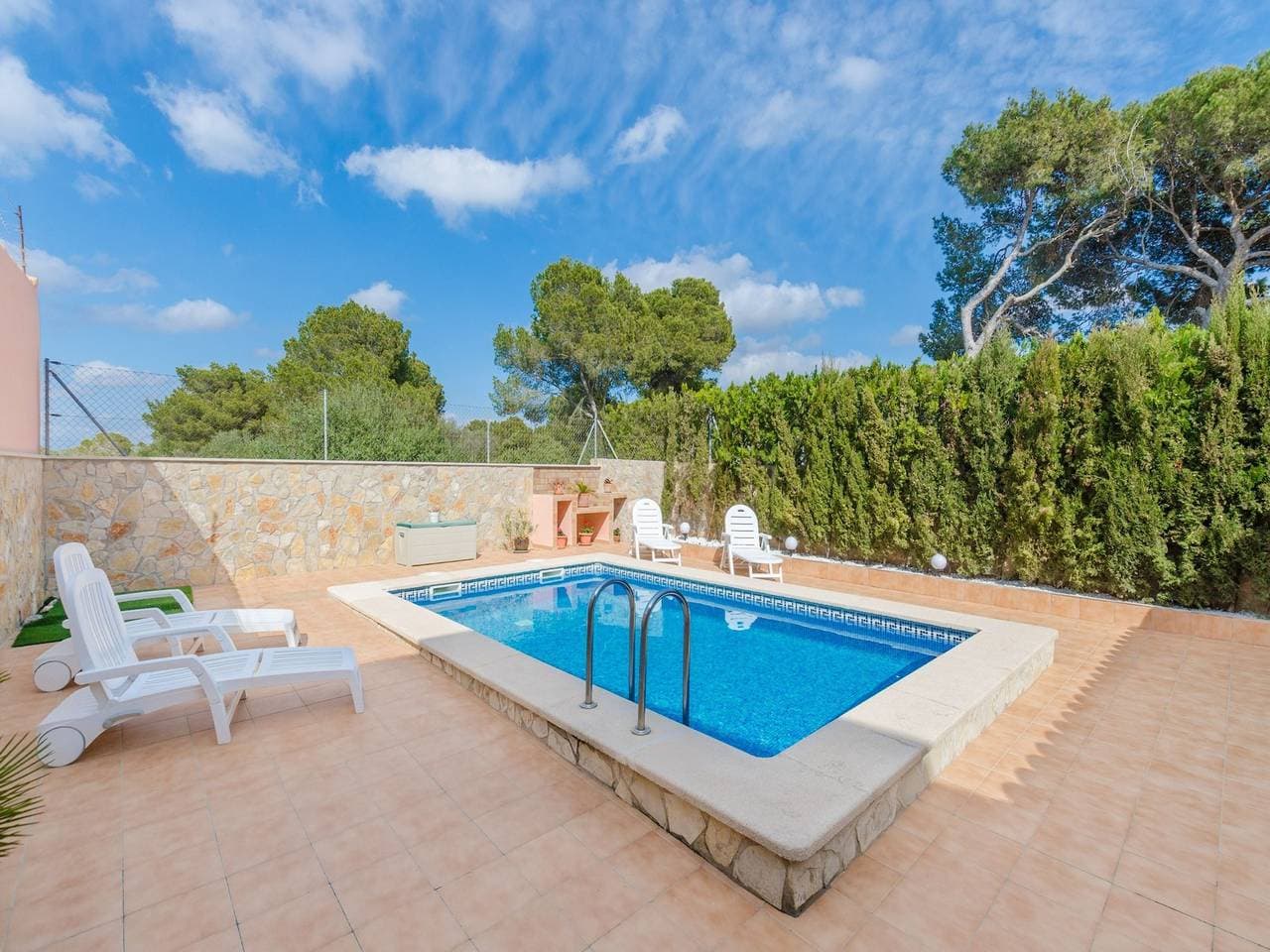 Foto 8 von 44: Villa für 8 Personen mit Pool