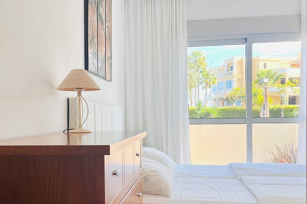 Foto 2 von 30: Gaumet. Cozy apartment with a terrace and pool in Golf del Sur.