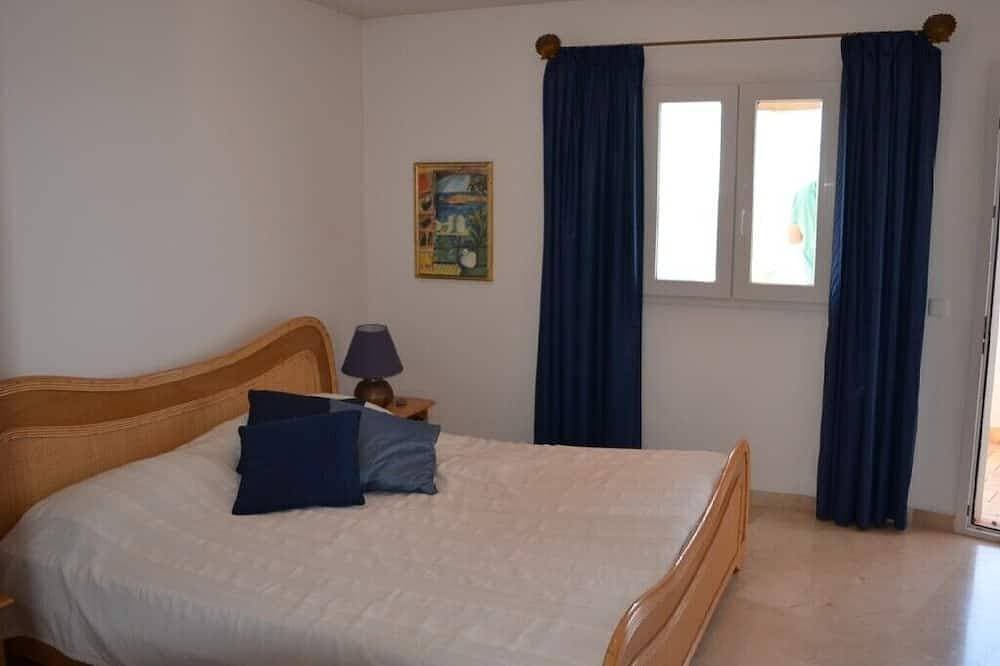 Foto 2 von 30: Elegante 3-Schlafzimmer Villa in 1. Meereslinie mit atemberaubenden Blick