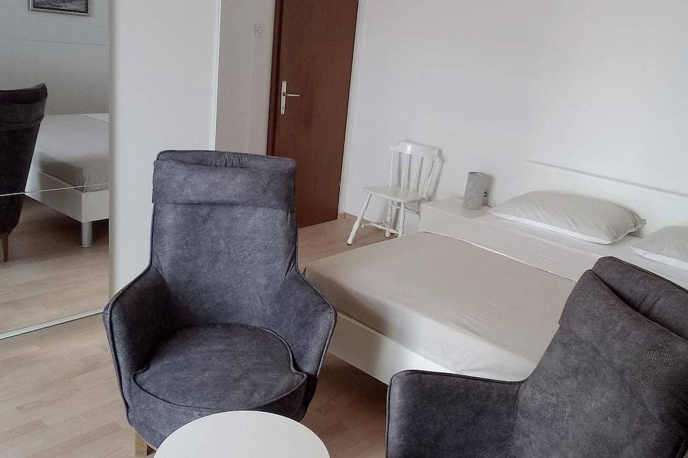 Foto 4 von 28: The apartment is located on the first floor of our house, 50 meters from the sea