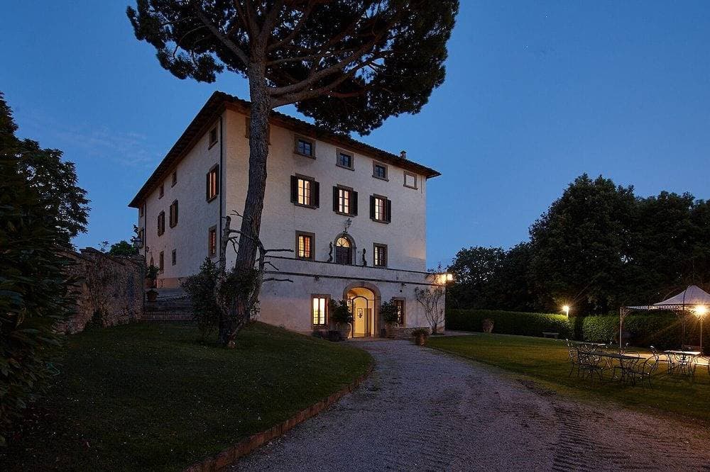 Villa Borgo Il Castagno – Historische Villa mit privatem Pool in den toskanischen Hügeln 1
