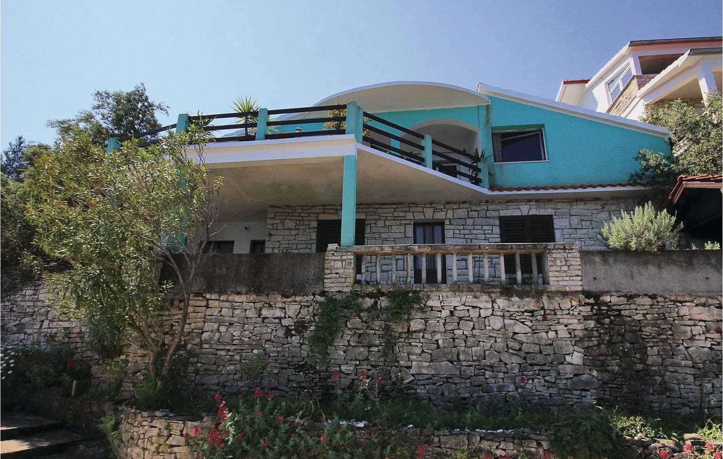 Gemütliche Wohnung am Wasser mit Terrasse, Parkplatz und in Küstennähe 1