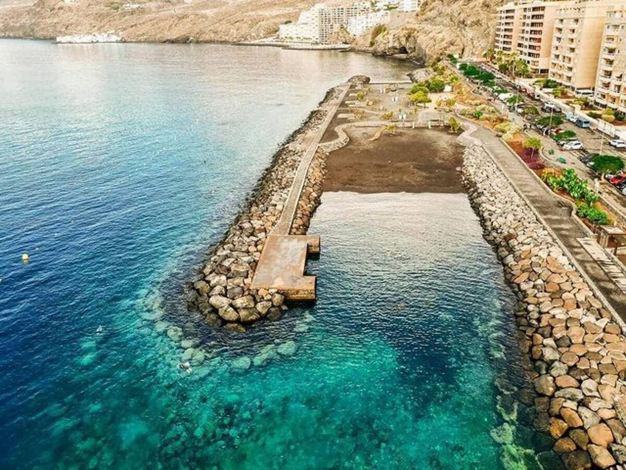 Beautiful 3 bedroom Wifi Sea View 1