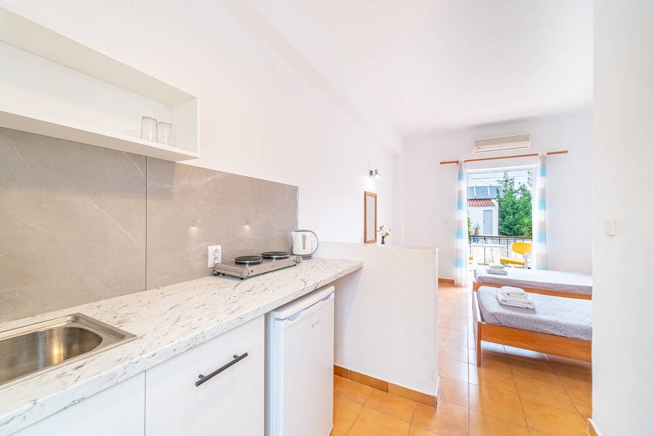 Foto 8 von 28: Apartment „Saint Peter Bay – Standard Room“ mit Gemeinschaftspool, Terrasse & WLAN