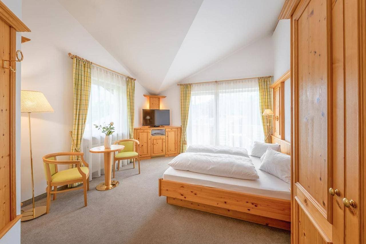 Foto 4 von 13: Double Room with Balcony