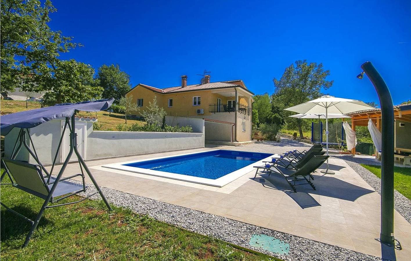Foto 5 von 41: Modernes Apartment mit 2 Schlafzimmern, Pool und Terrasse – WLAN & Klimaanlage