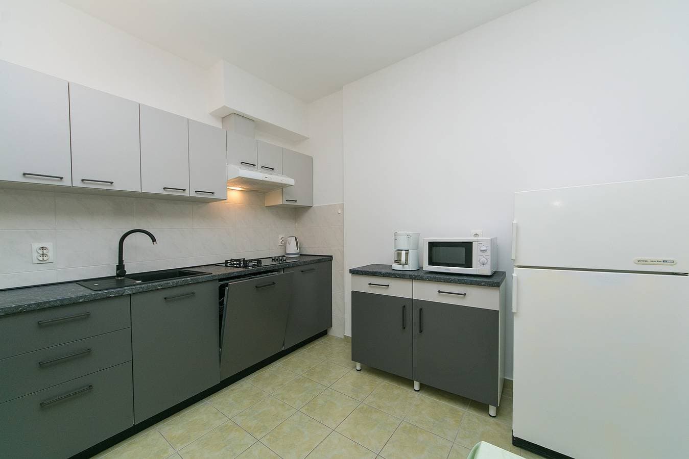 Foto 12 von 36: 3-Zimmer-Ferienwohnung mit Terrasse und Meerblick Brela, Makarska A-2717-b