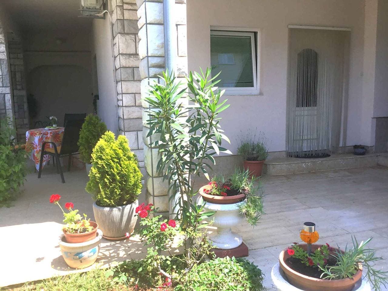 Foto 2 von 22: Ferienwohnung mit Sat-TV und Garten