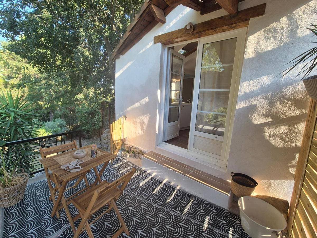 Love Room - Jacuzzi, Baignoire & Vidéoprojecteur 1