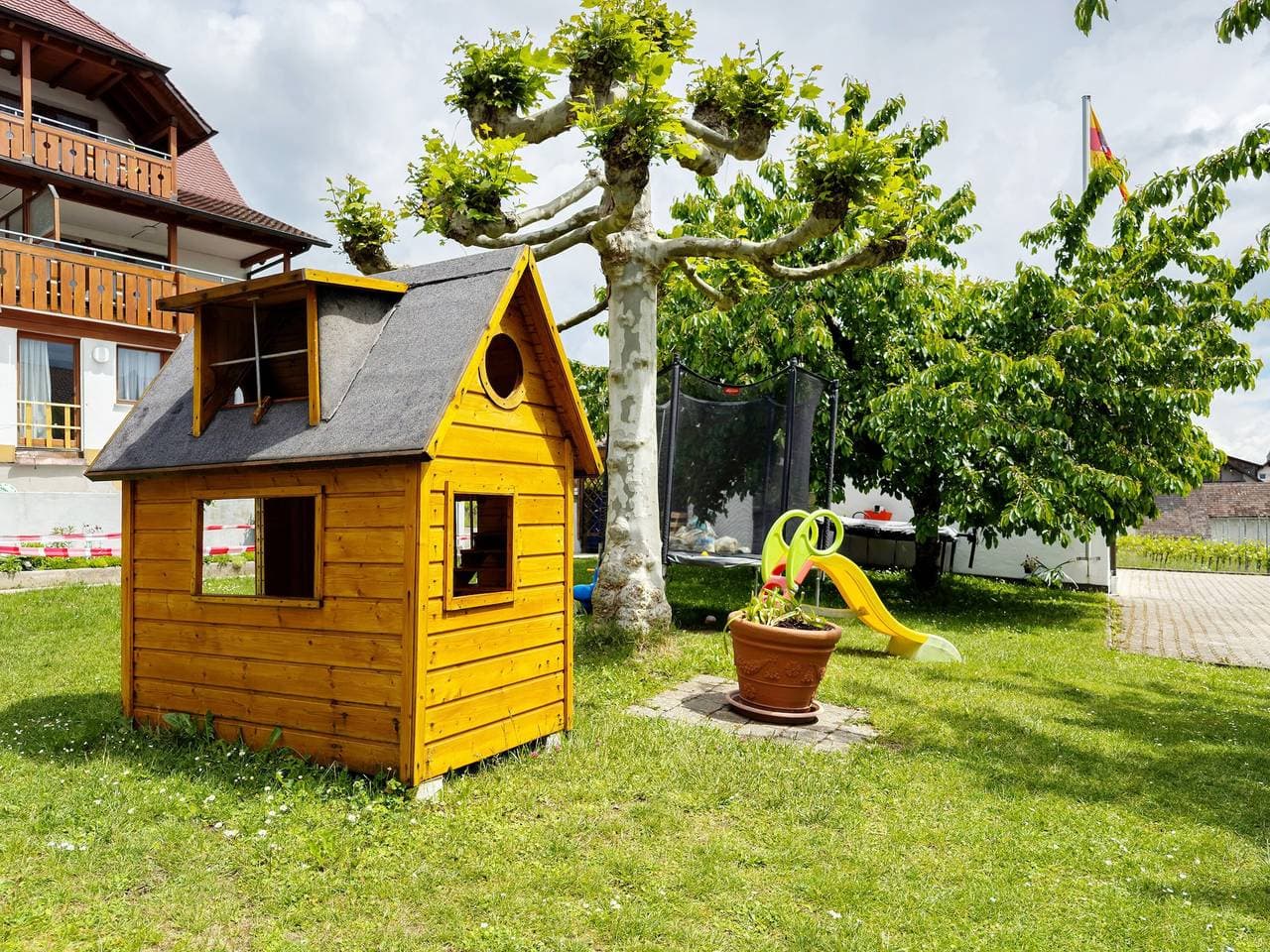 Foto 11 von 26: Ferienwohnung 'Meersburg' mit Seeblick, Gemeinschaftsgarten und Wi-Fi