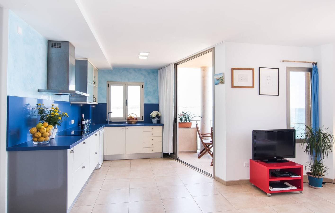 Foto 9 von 27: Meerblick-Apartment mit Terrasse, Küche, WiFi | 900m zum Strand