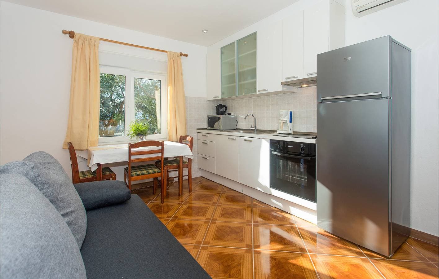 Foto 4 von 32: Apartment am Meer mit Pool und WLAN, nur 300 m vom Juto-Strand entfernt