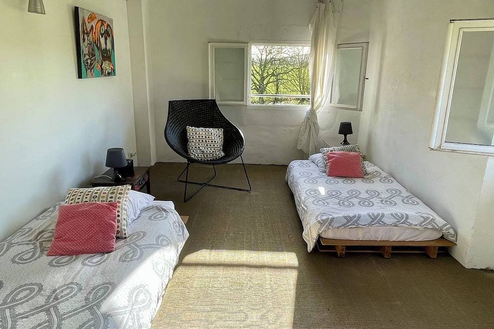 Foto 6 von 29: La Grange: Between sea and mountains, spacious gîte with private pool.