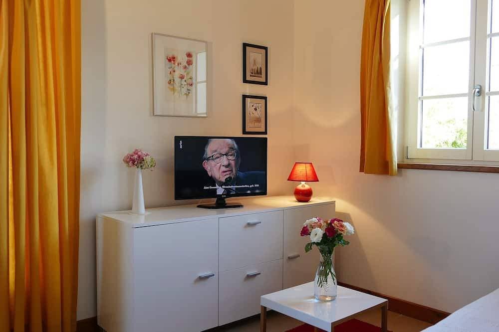 Foto 7 von 30: BaskoParadis I ÖkoFeWo I Bett 160 I Terrasse I Panoramablick I Garten I Esel
