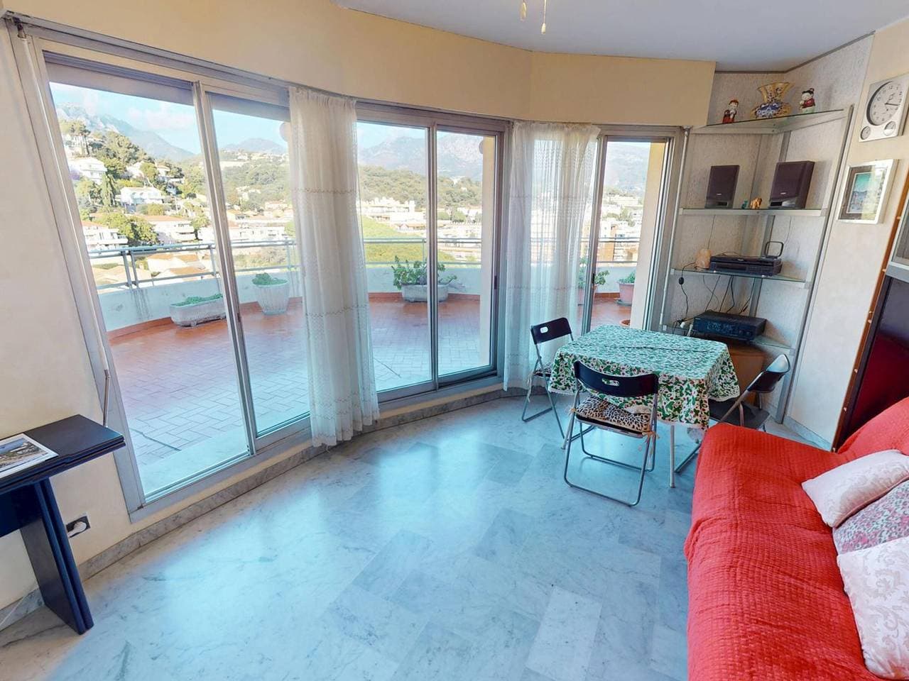 Foto 3 von 12: Angenehmes 2Z letzte Etage mit großer Terrasse und Privatparkplatz