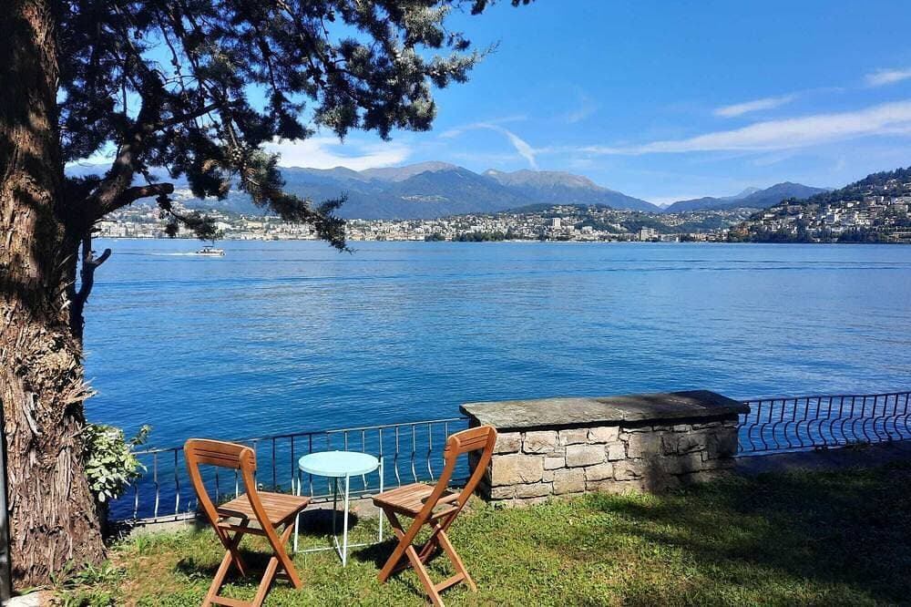 Ferienhaus mit exklusiver Seesicht,  am Luganer See - Seeparzelle, Wandergebiet. 1