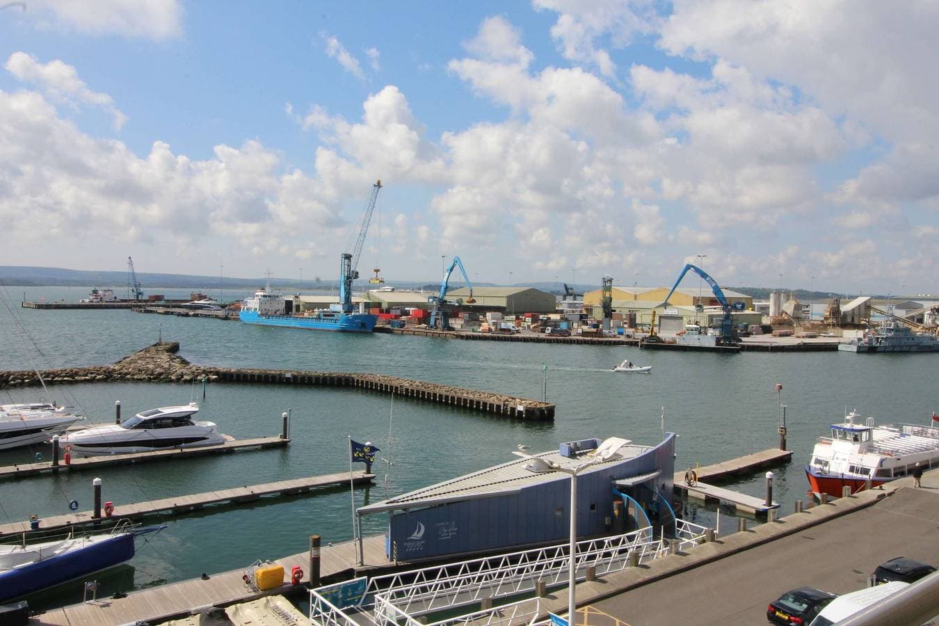 Foto 5 von 21: Les Bateaux - Views of Poole Quay from Balcony