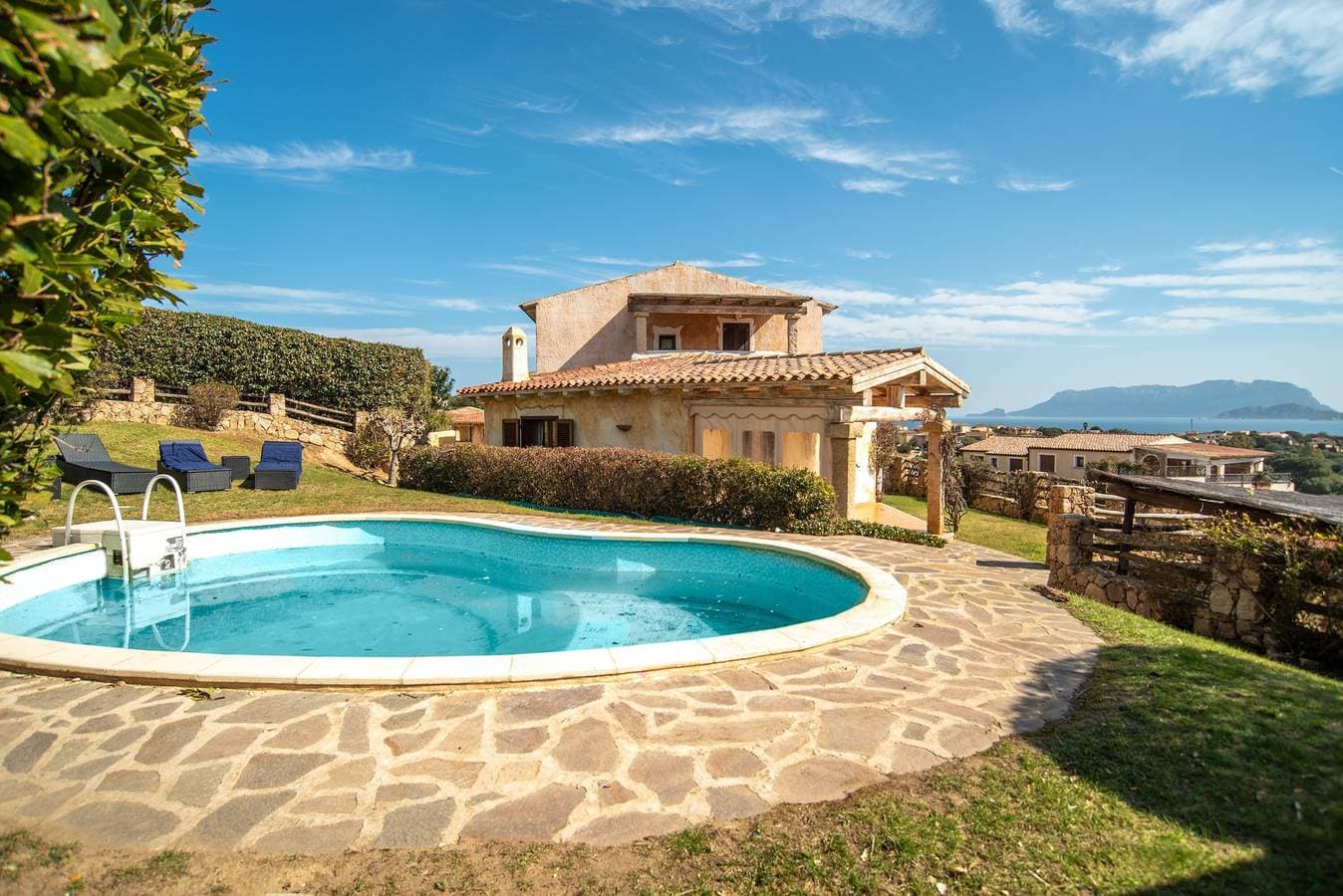 Foto 4 von 33: Villa mit privatem Pool und herrlichem Meerblick