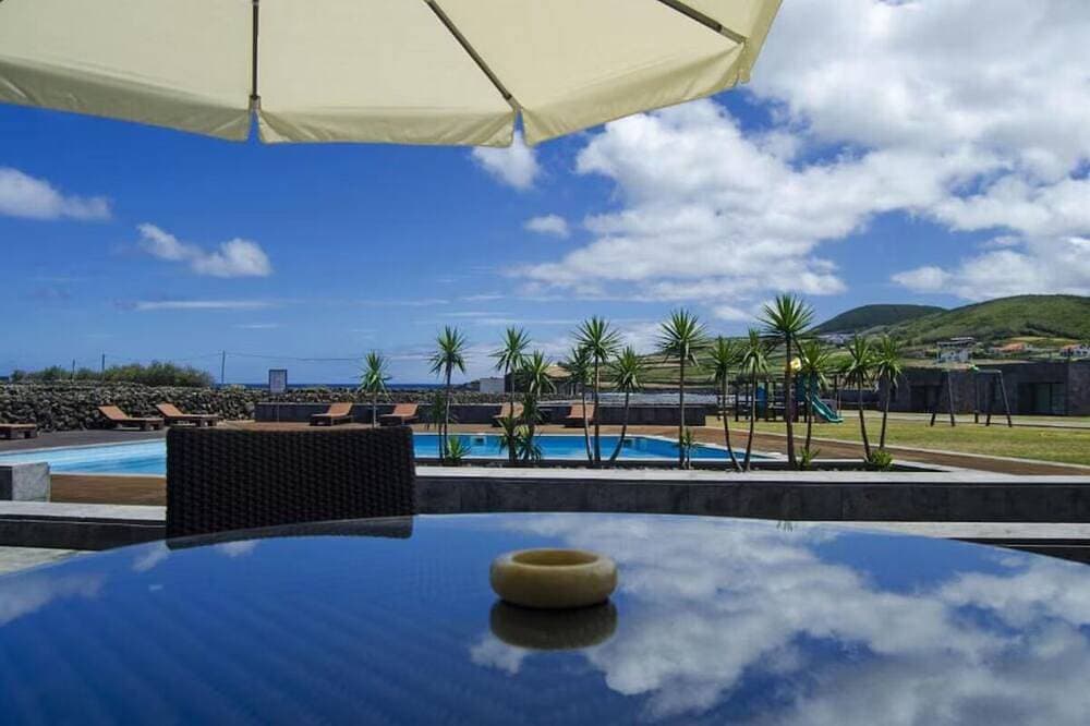 Foto 10 von 30: Peaceful Seaside Villa w/ Balcony and Pool - Near Local Attractions in Graciosa