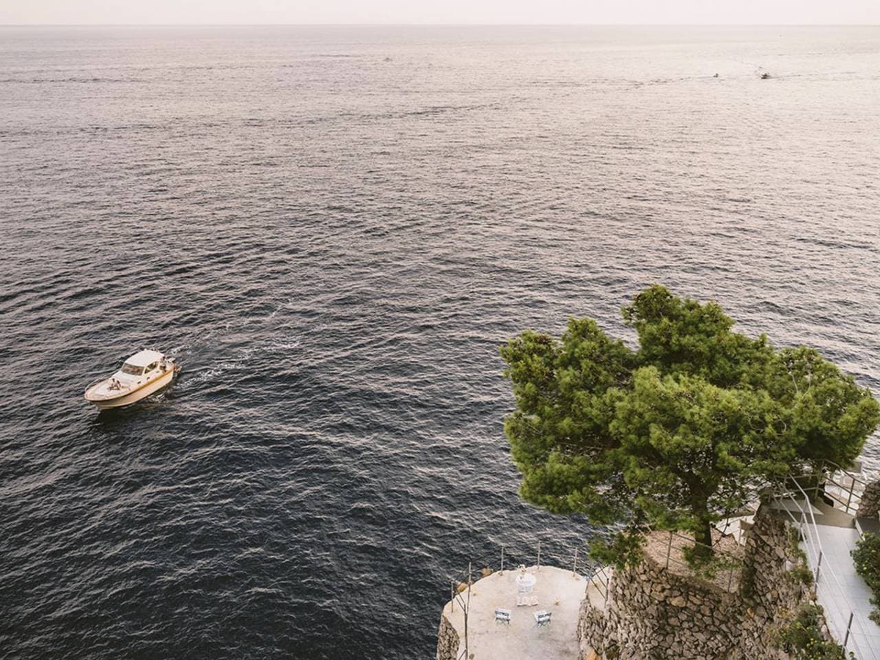 Foto 6 von 30: Villa auf einer natürlichen Klippe mit Blick auf das Meer, nur wenige Schritte