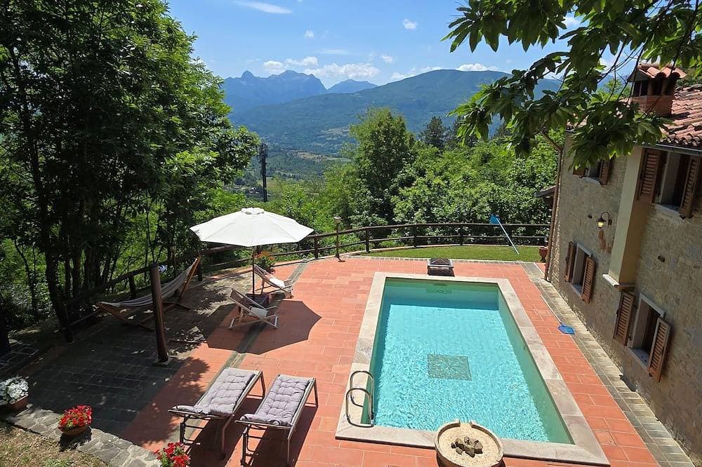 Romantic Tuscany villa with private pool in stunning location, complete privacy. 1