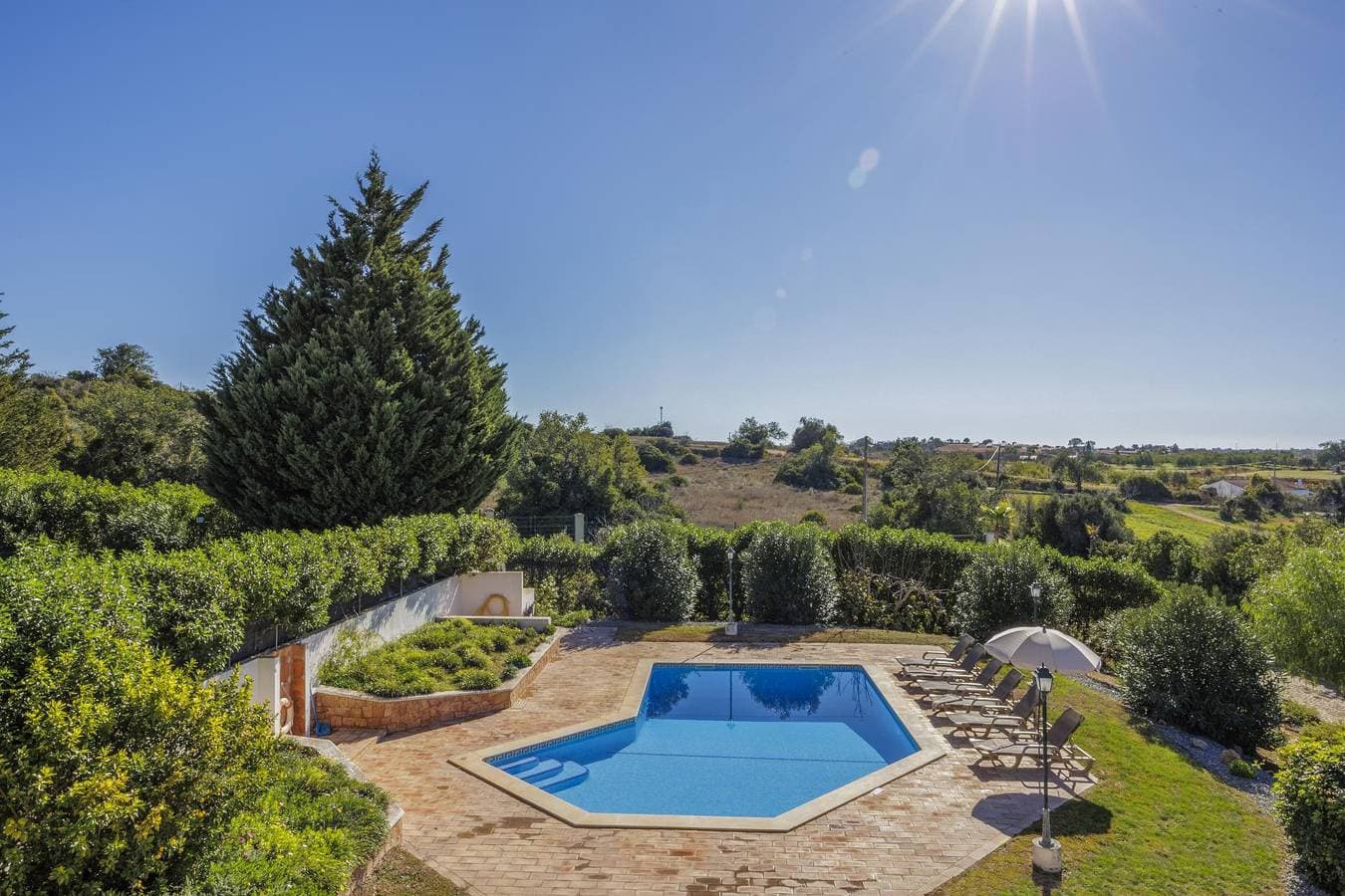 Foto 10 von 37: Villa für 6 Personen mit Garten