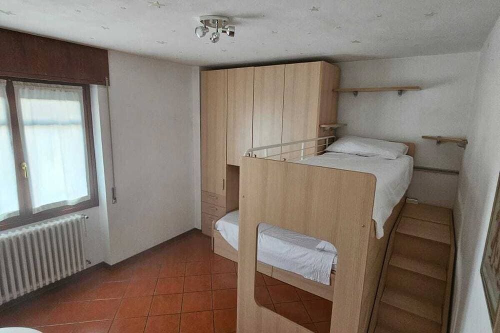 Foto 3 von 10: Casa Romilda: an apartment just a few meters from the lake, with a garden and ample parking
