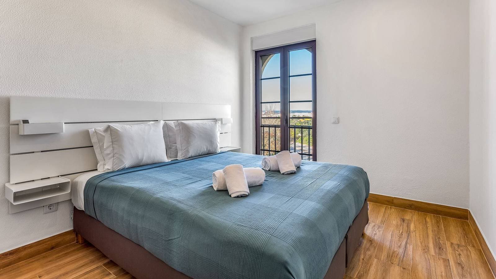 Foto 4 von 22: Quinta dos Arcos 2Br w/ AC & Pool by LovelyStay