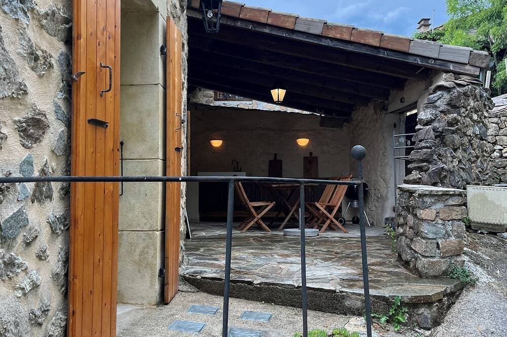 Foto 12 von 30: La Forge, großes, ruhiges, naturnahes, historisches Steinhaus mit Dachterrasse.