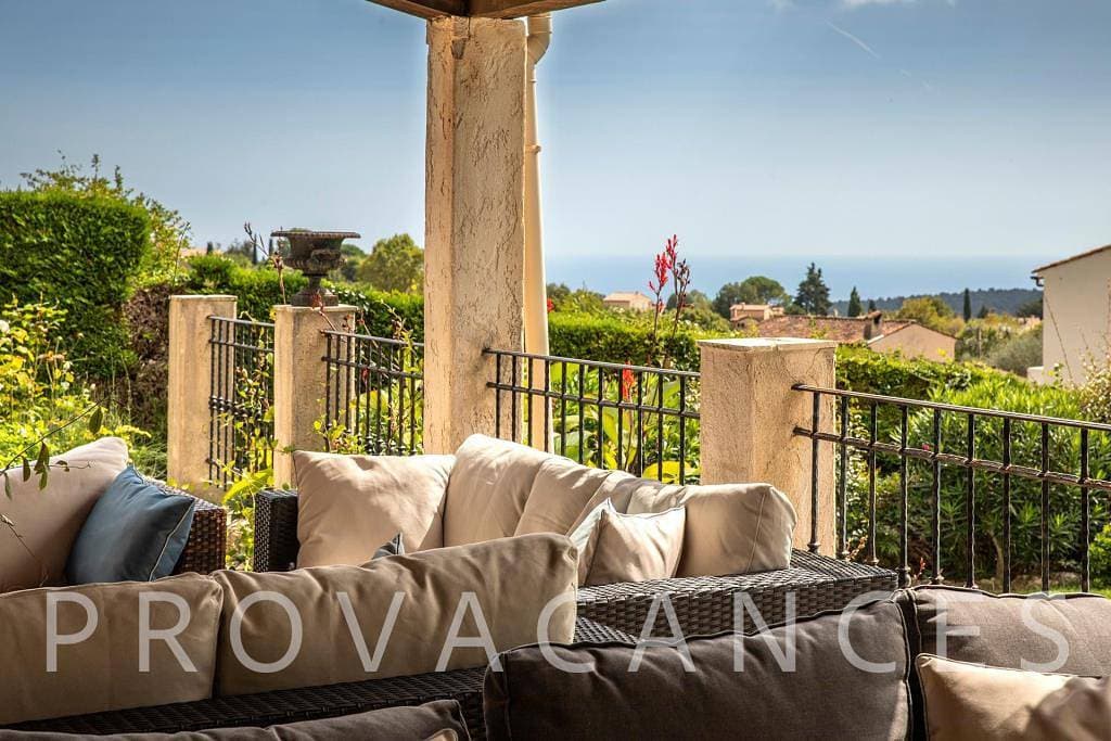 Foto 10 von 57: Ferienhaus mit Pool und Aussicht in Tourrettes-sur-Loup