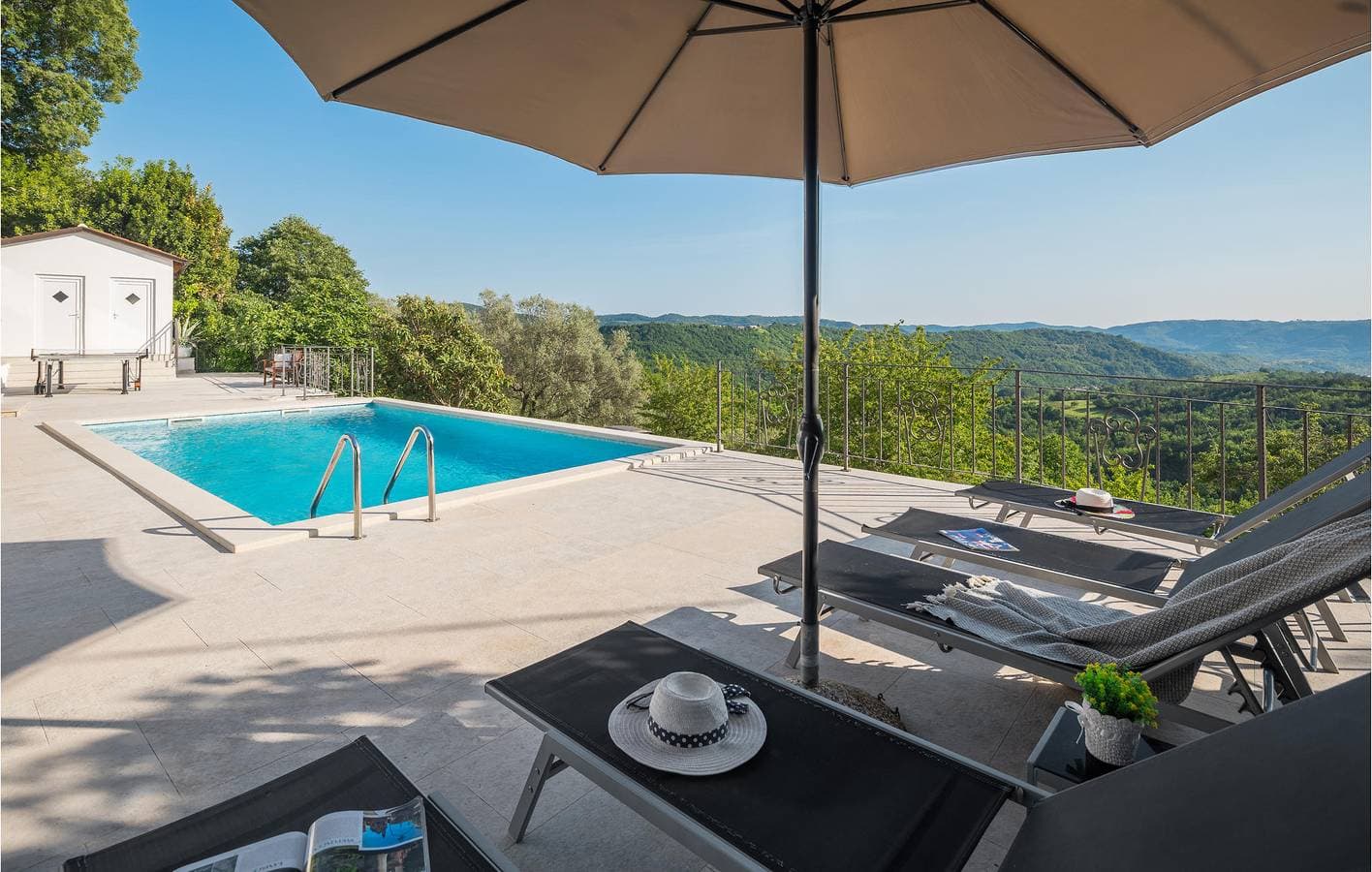 Foto 13 von 52: Charmante 200 m² große Wohnung mit Pool und Terrasse, 2,5 km vom Fluss entfernt