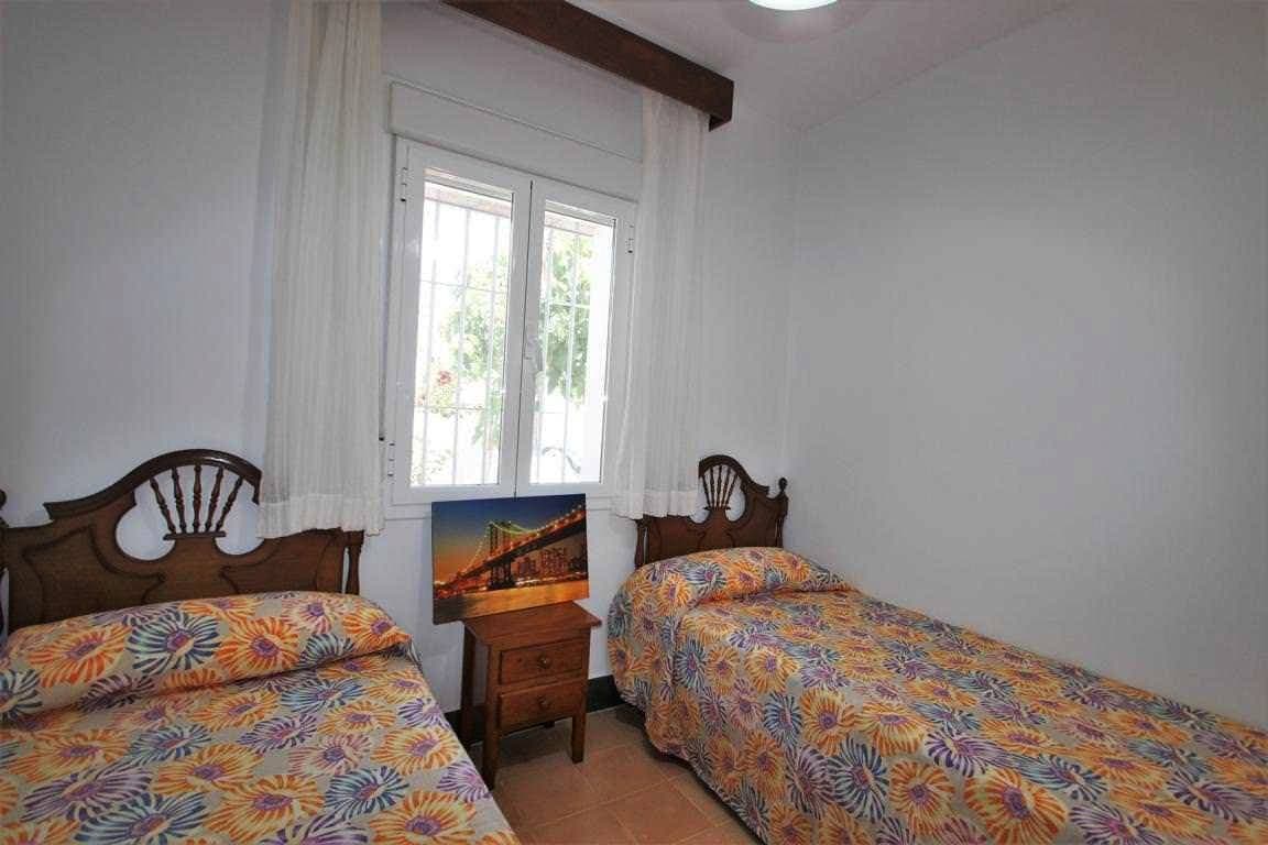 Foto 10 von 13: Privater Pool, nahe des Strandes Fuente del Gallo, Grillterrasse, Wifi  - Casa Eugenia -