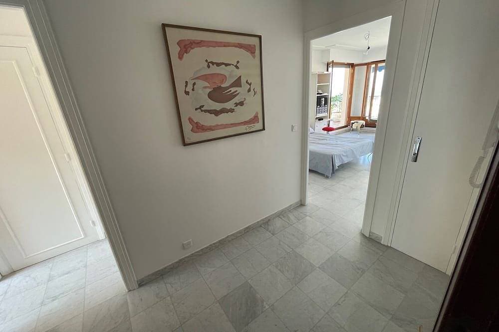 Foto 3 von 21: Penthouse for 2, top location, sea view, parking, elevator, air conditioning.