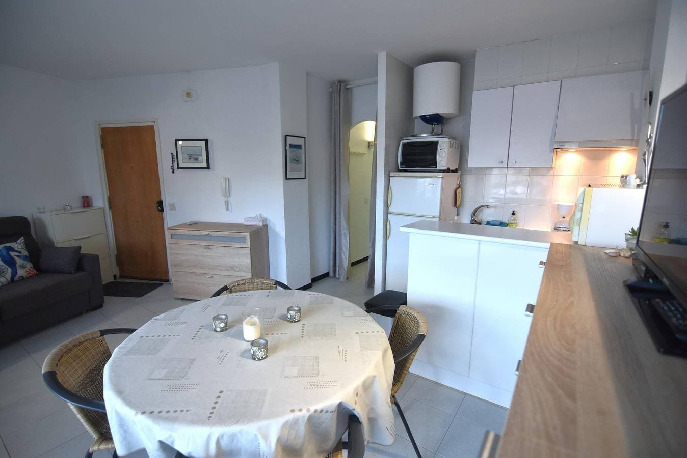 Foto 13 von 26: Gemütliche Wohnung mit Terrasse und Kanalblick, in der Nähe des Strandes in Roses, Costa Brava.
