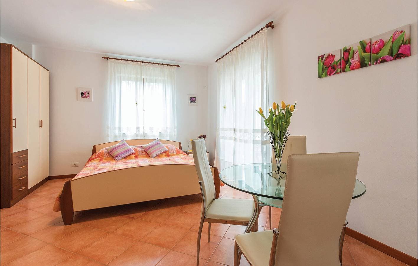 Foto 5 von 18: Gemütliche Ferienwohnung mit Terrasse, Parkplatz und WLAN in der Nähe des Caffè Bar Porto