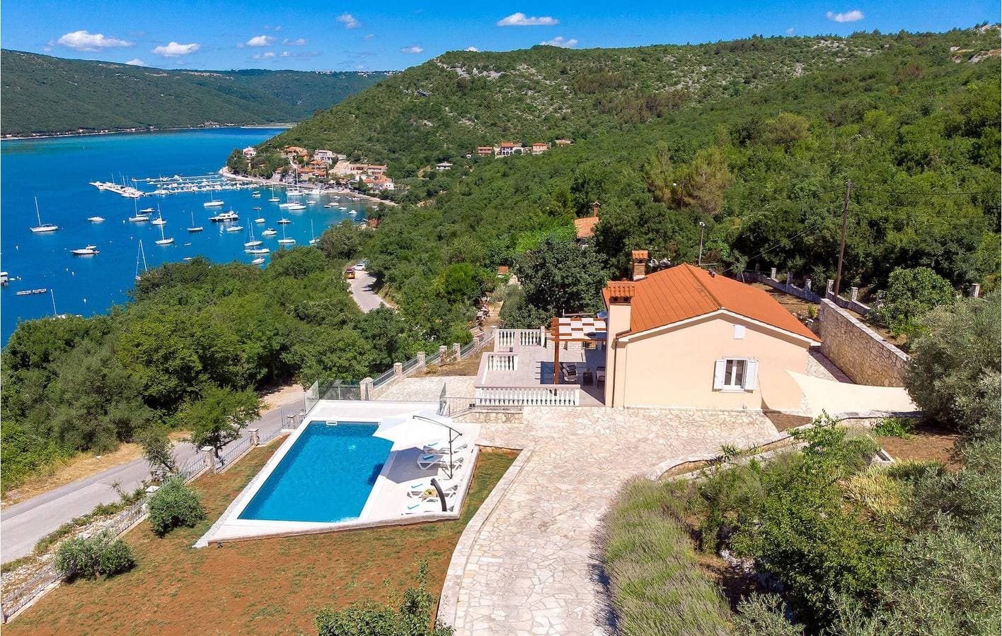 Gemütliche Ferienwohnung mit Pool, nahe der Küste und dem Stadtzentrum – der ideale Urlaubsort! 1