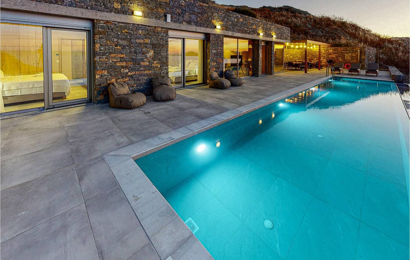 Foto 9 von 17: Strandresort mit Pool und Terrasse – 300 m vom Strand Lygaria entfernt