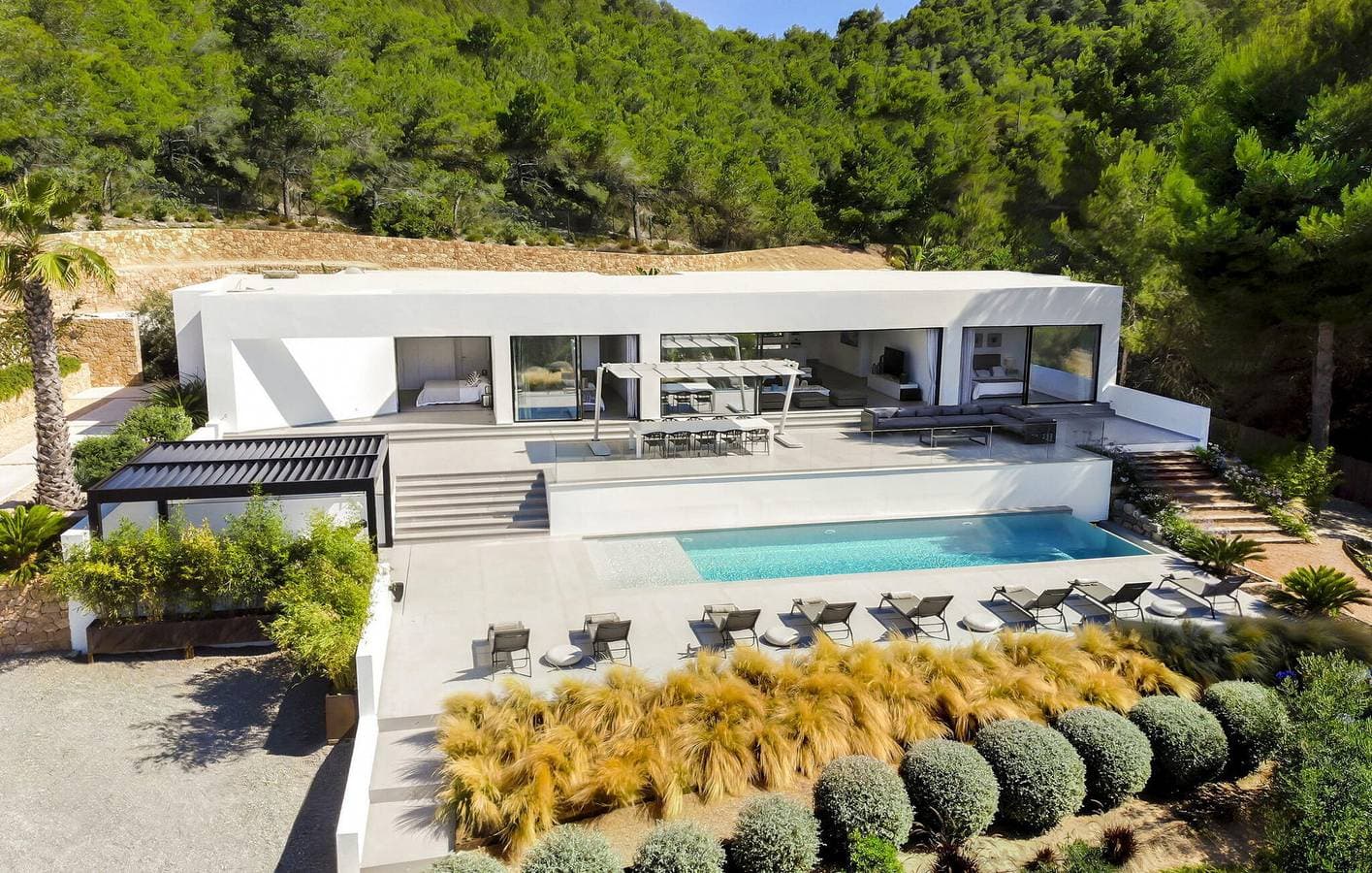 Luxuriöse Wohnung mit Meerblick, Pool und Parkplatz 1