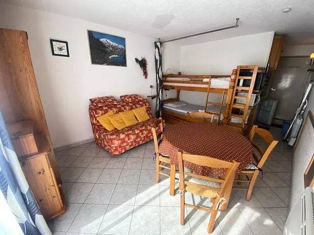 Foto 2 von 14: Studio im Zentrum von Barï1⁄2ges in der Nähe des Gartens