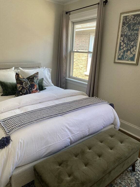 Foto 8 von 19: Luxury vintage condo close to lakefront,  Obama Presidential Center & downtown!