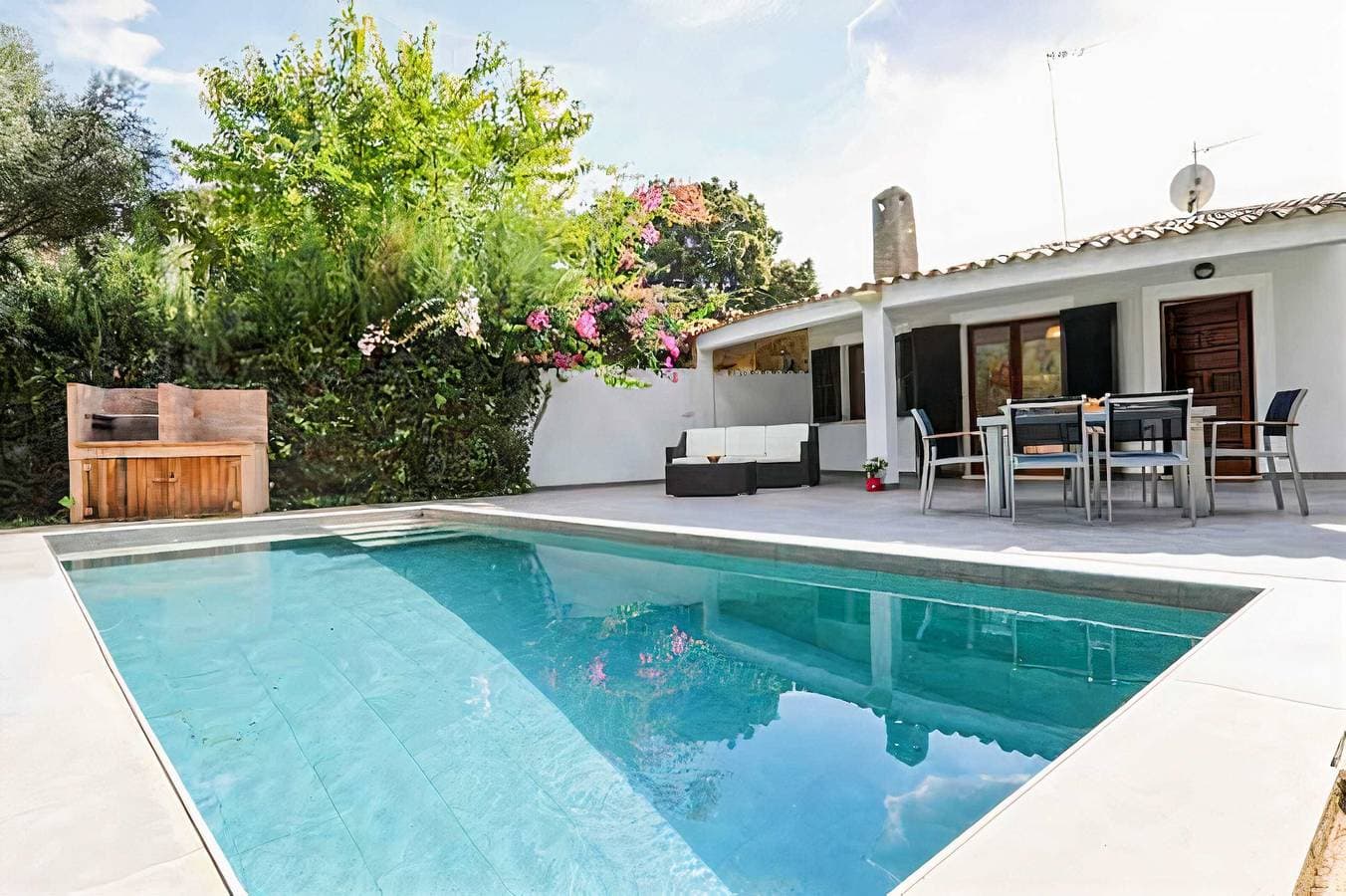 Foto 10 von 33: Villa für 3 Personen mit Pool