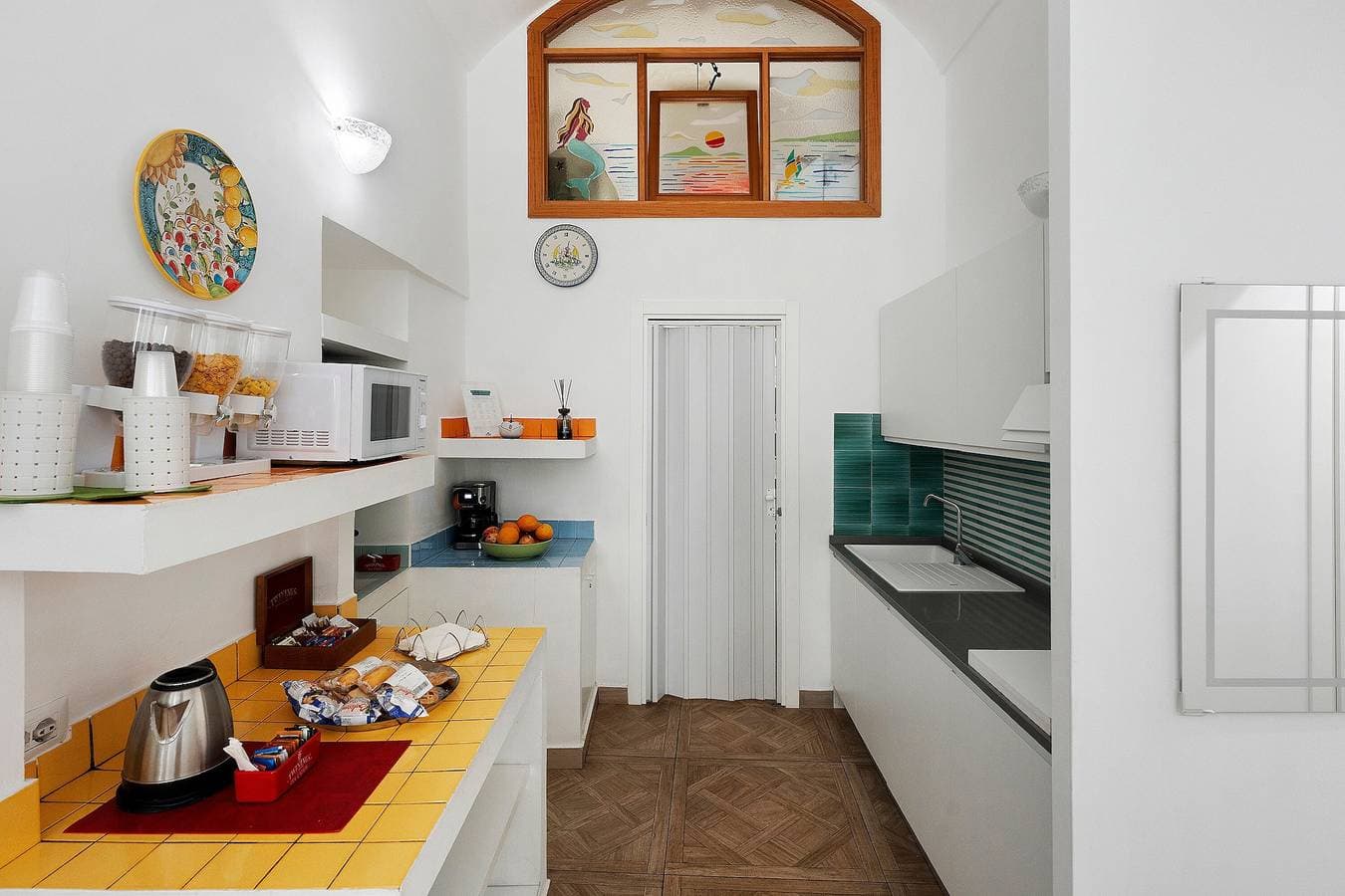 Foto 5 von 22: Sorrentina Guest House – Superior Doppelzimmer 5 mit Balkon und WLAN