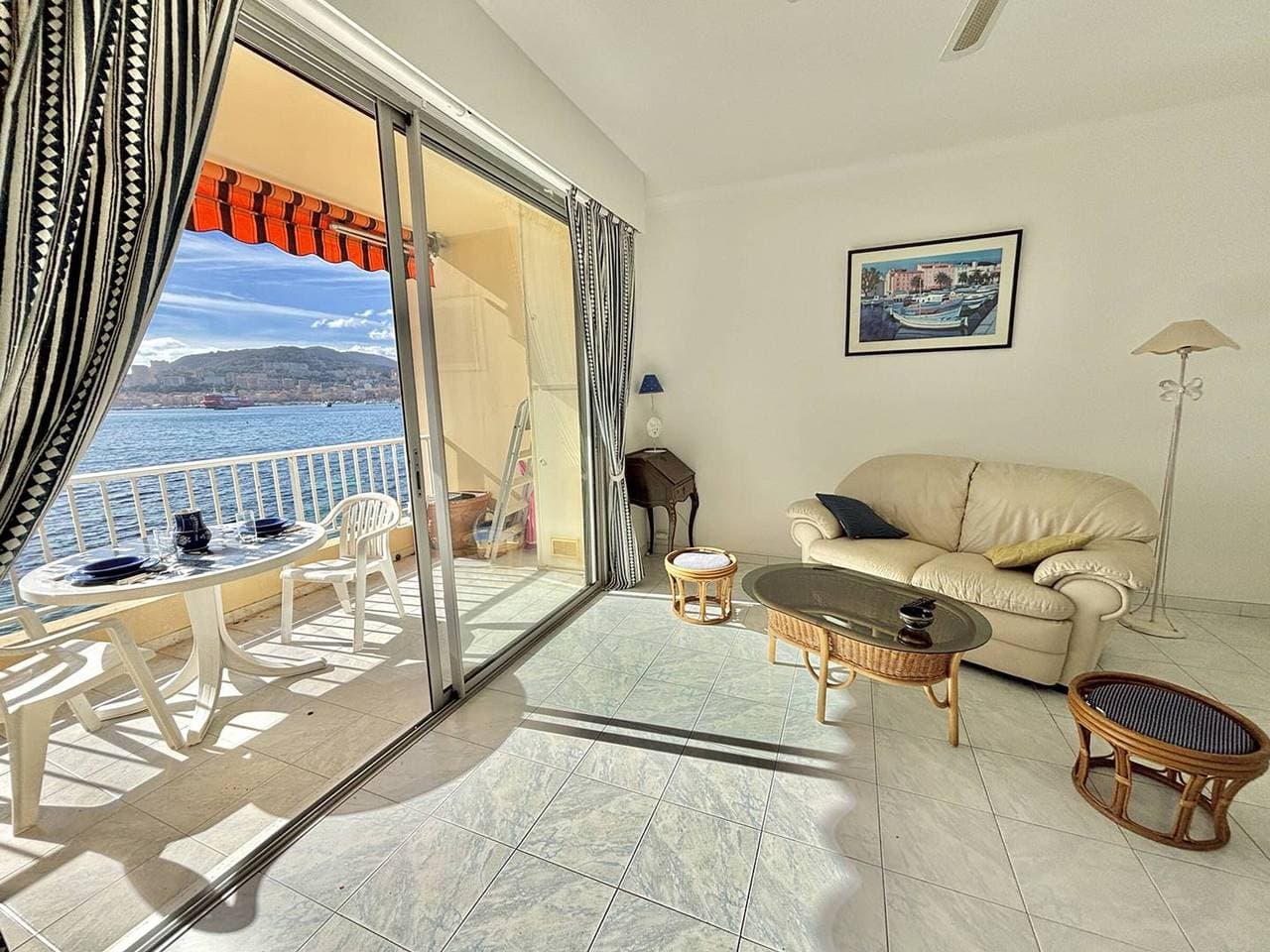 Foto 3 von 19: Studio am Wasser, Klimaanlage, Terrasse, WLAN inklusive in Ajaccio