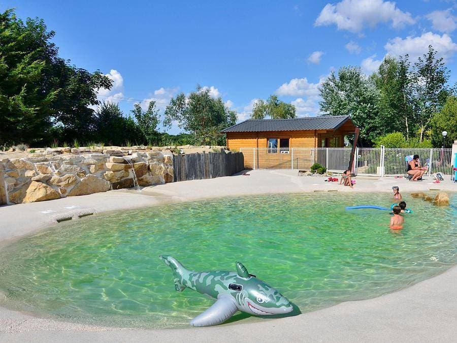 Foto 4 von 60: Camping Les Peupliers - Mobilheim 2 personen - Studio 20m² - 1 Zimmer 1 Doppelbett