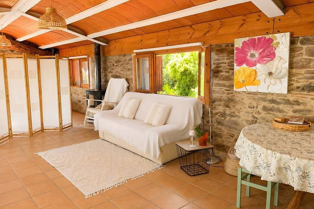 Foto 7 von 13: Les Golfes · Ländliches Loft mit Talblick