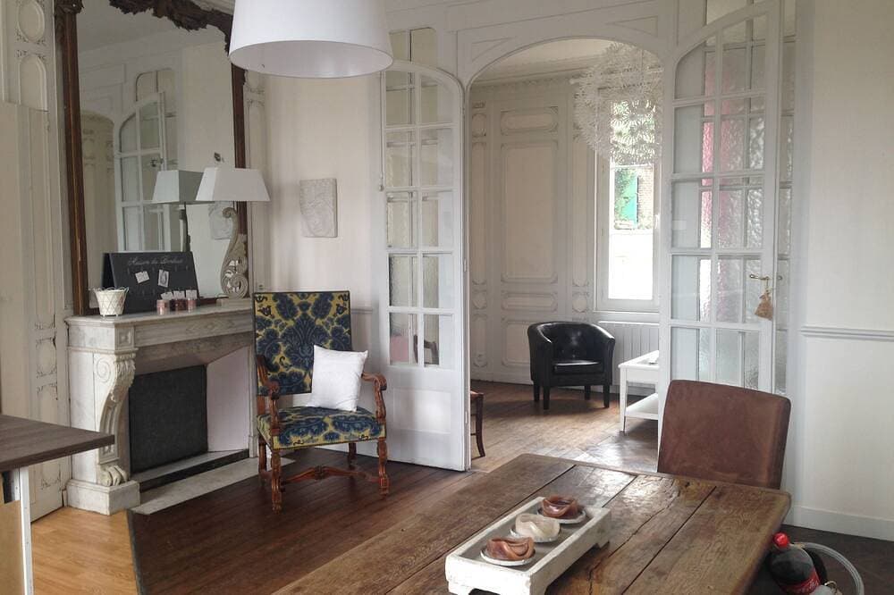 La Roseraie, große 2 Zimmerwohnung, Garten, Stellplatz möglich. im Herzen von Honfeu 1