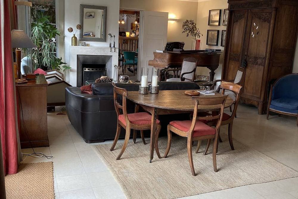 Foto 11 von 21: Large family home with pool in Normandy village center